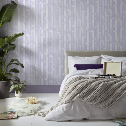 lila tapéta hálószobába