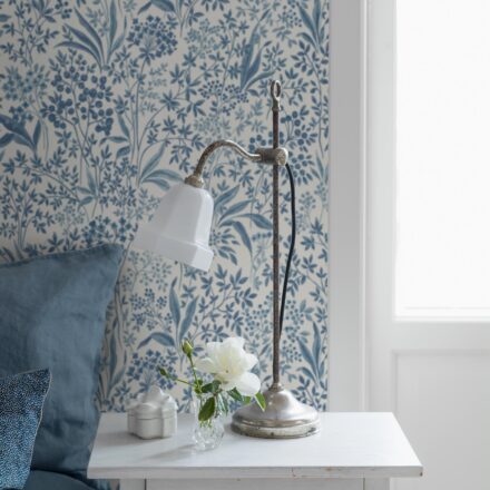 Kék – fehér vadvirágos skandináv dekor tapéta