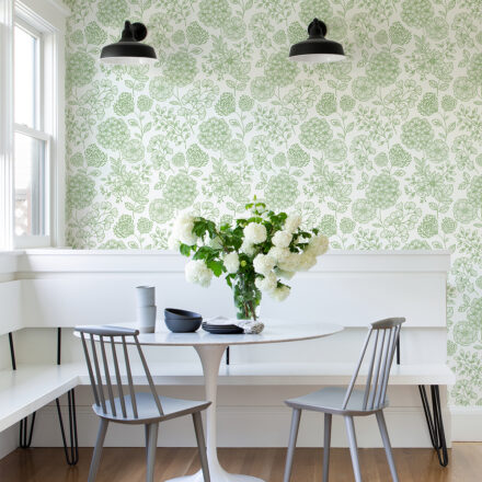 Zöld - fehér nagy virágos design tapéta